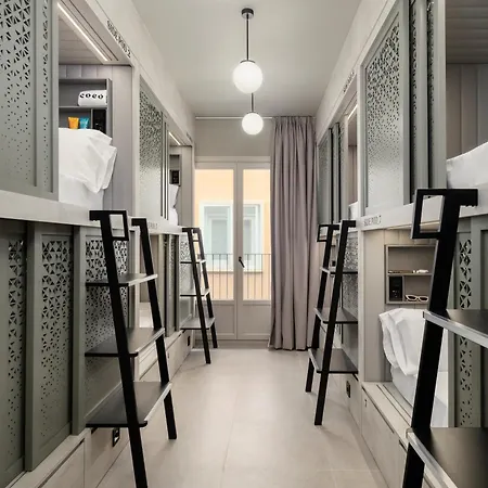 Coeo Hernan Ruiz Rooftop Pool Hostel *