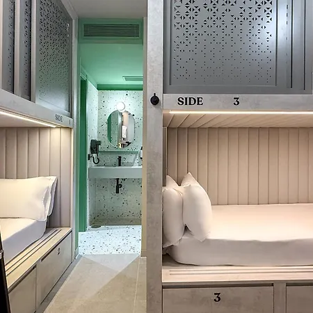 Coeo Hernan Ruiz Rooftop Pool Hostel